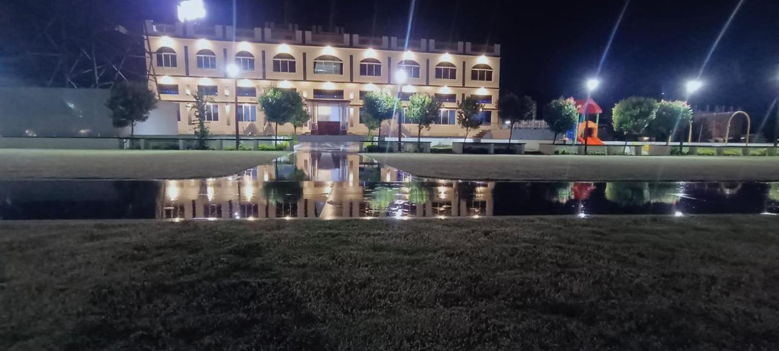 Vedika Garden Hotel Лонавала Екстериор снимка