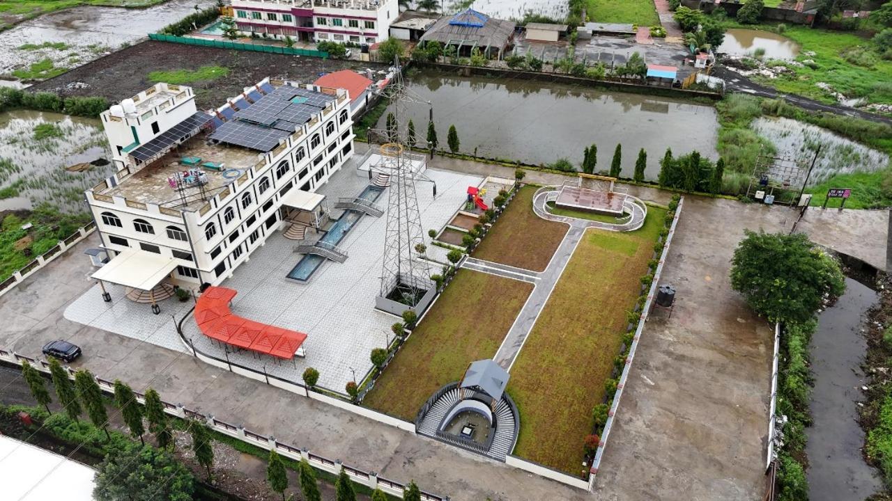 Vedika Garden Hotel Лонавала Екстериор снимка