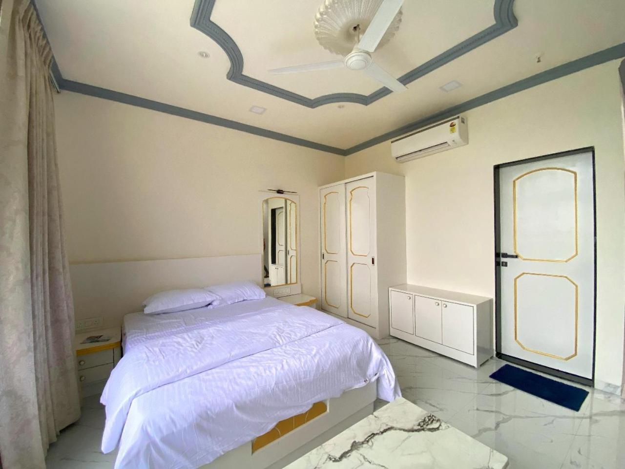 Vedika Garden Hotel Лонавала Екстериор снимка