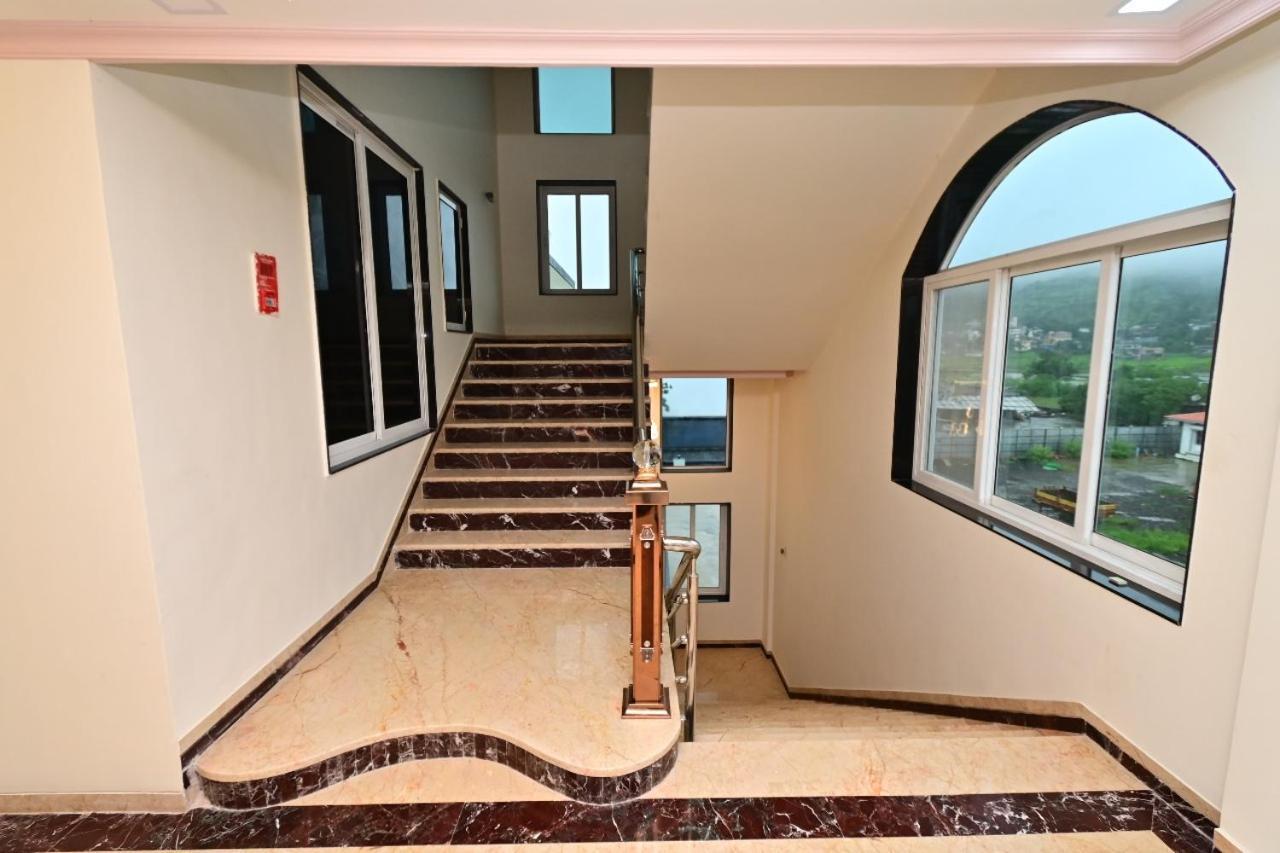 Vedika Garden Hotel Лонавала Екстериор снимка